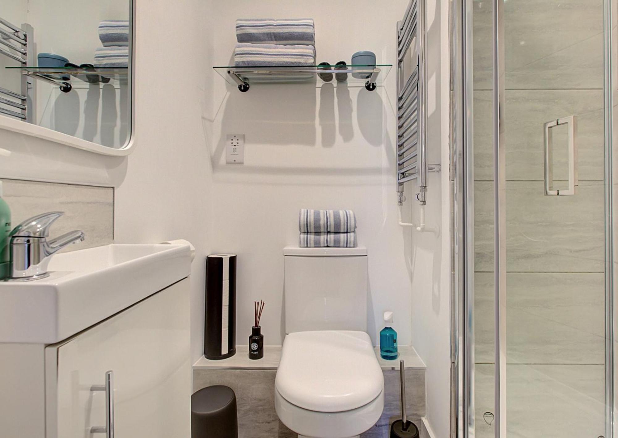Stylish, Business Traveller Friendly Apartment, With Free Parking And Netflix ファーンバラ エクステリア 写真