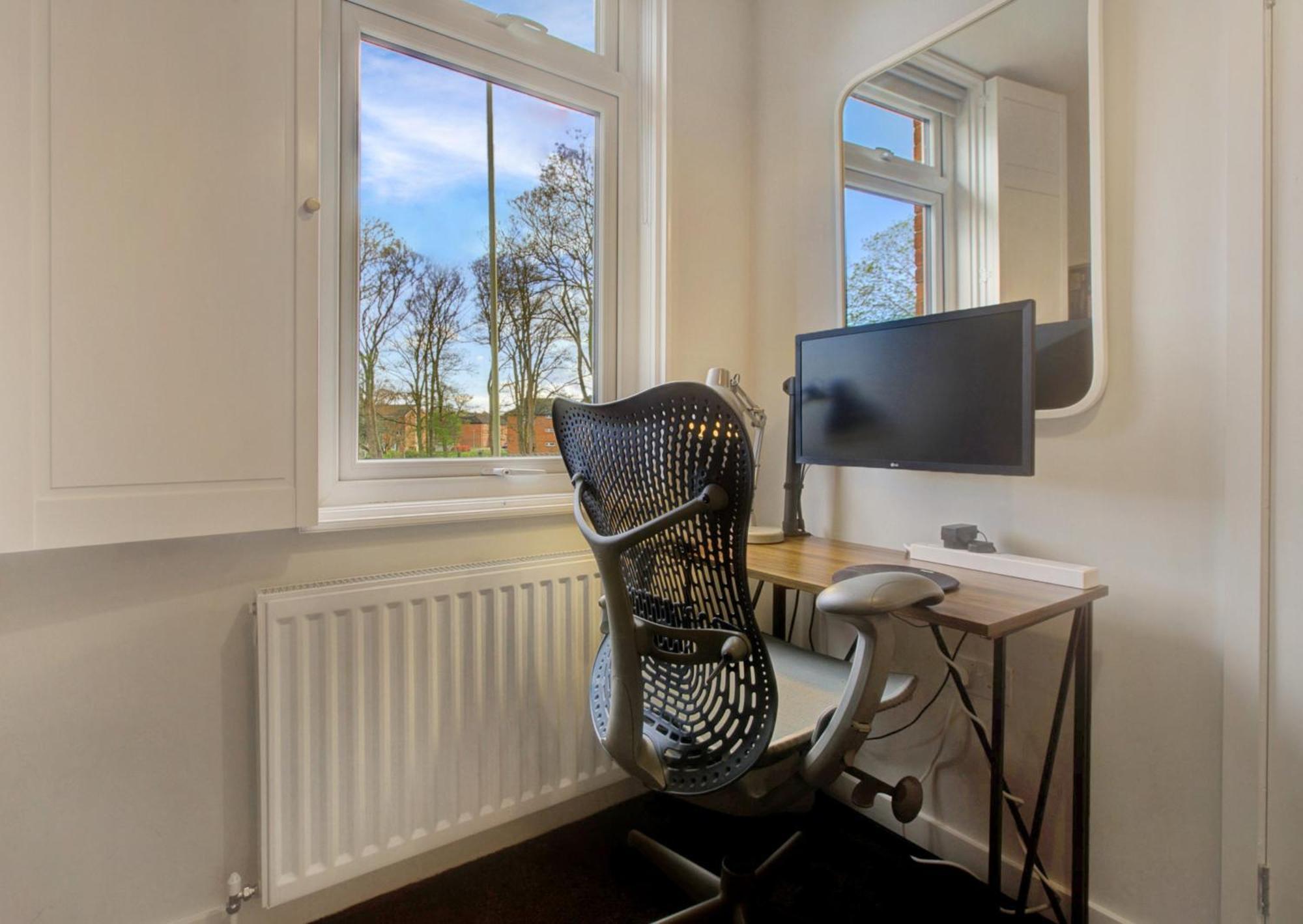 Stylish, Business Traveller Friendly Apartment, With Free Parking And Netflix ファーンバラ エクステリア 写真