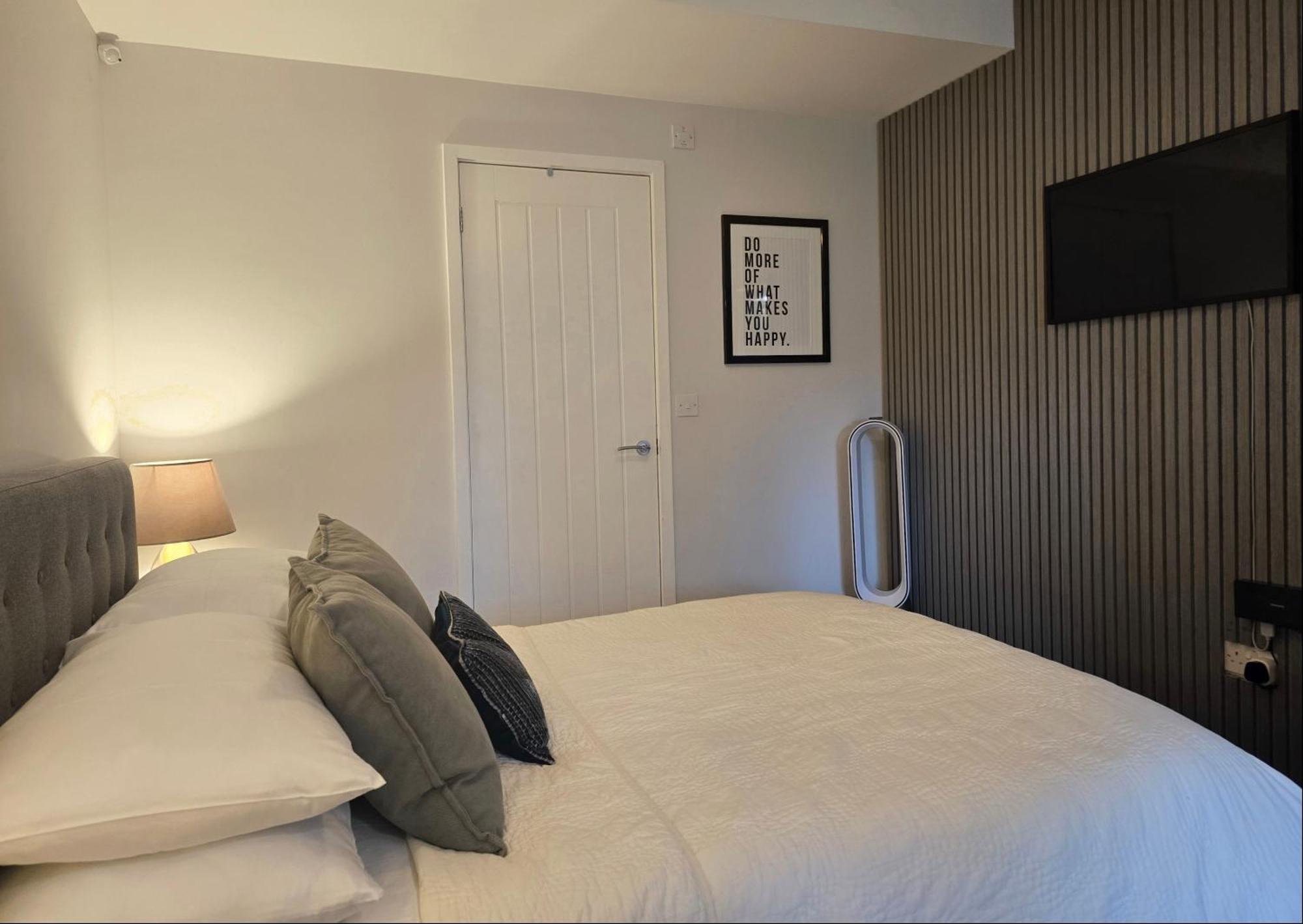 Stylish, Business Traveller Friendly Apartment, With Free Parking And Netflix ファーンバラ エクステリア 写真