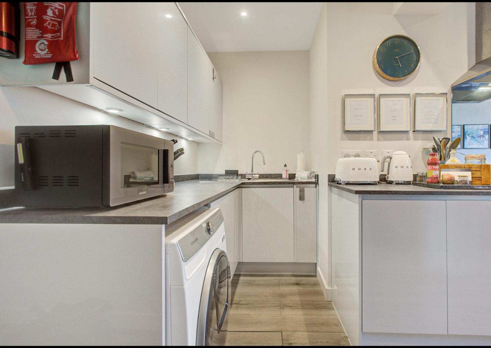 Stylish, Business Traveller Friendly Apartment, With Free Parking And Netflix ファーンバラ エクステリア 写真