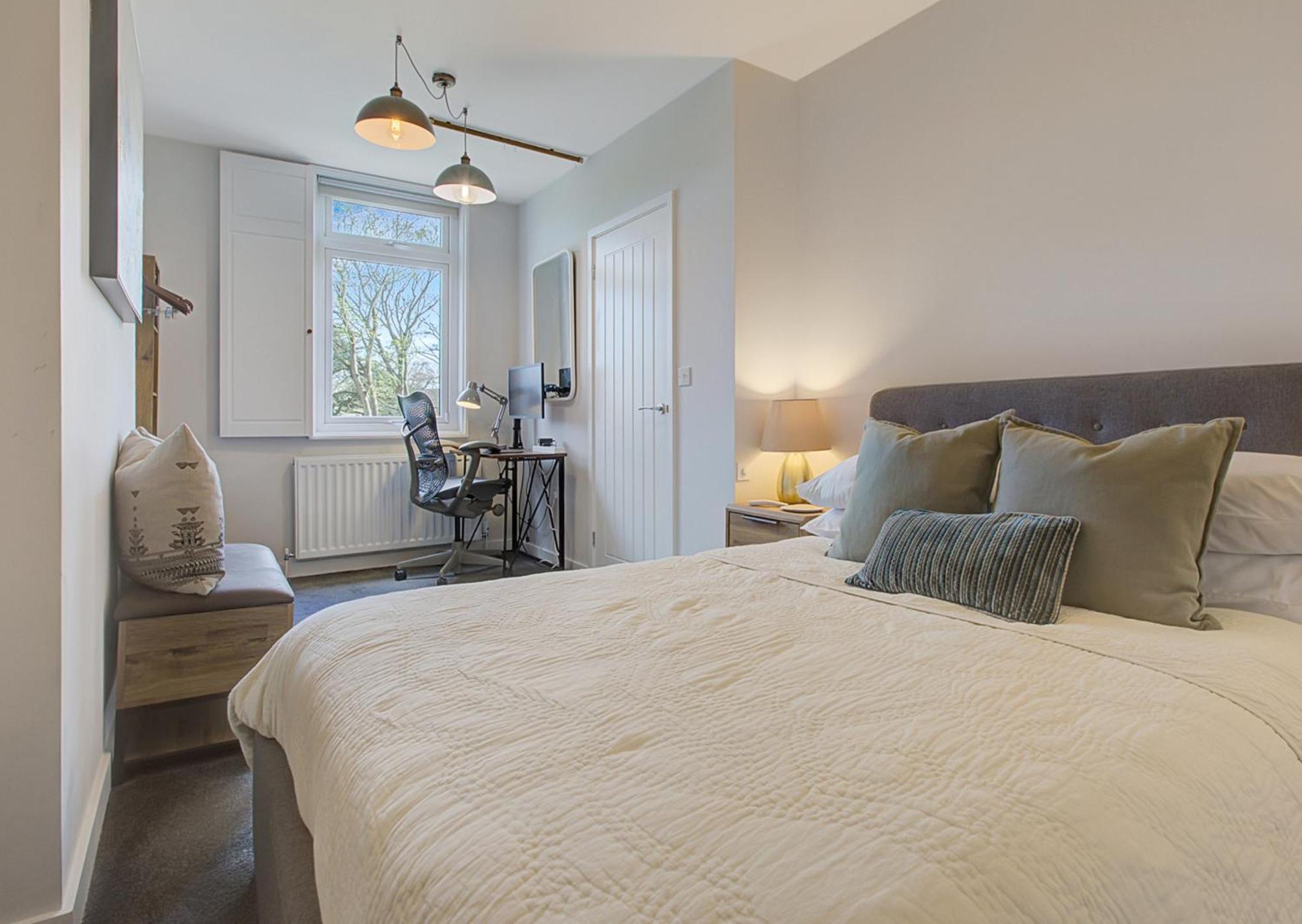 Stylish, Business Traveller Friendly Apartment, With Free Parking And Netflix ファーンバラ エクステリア 写真