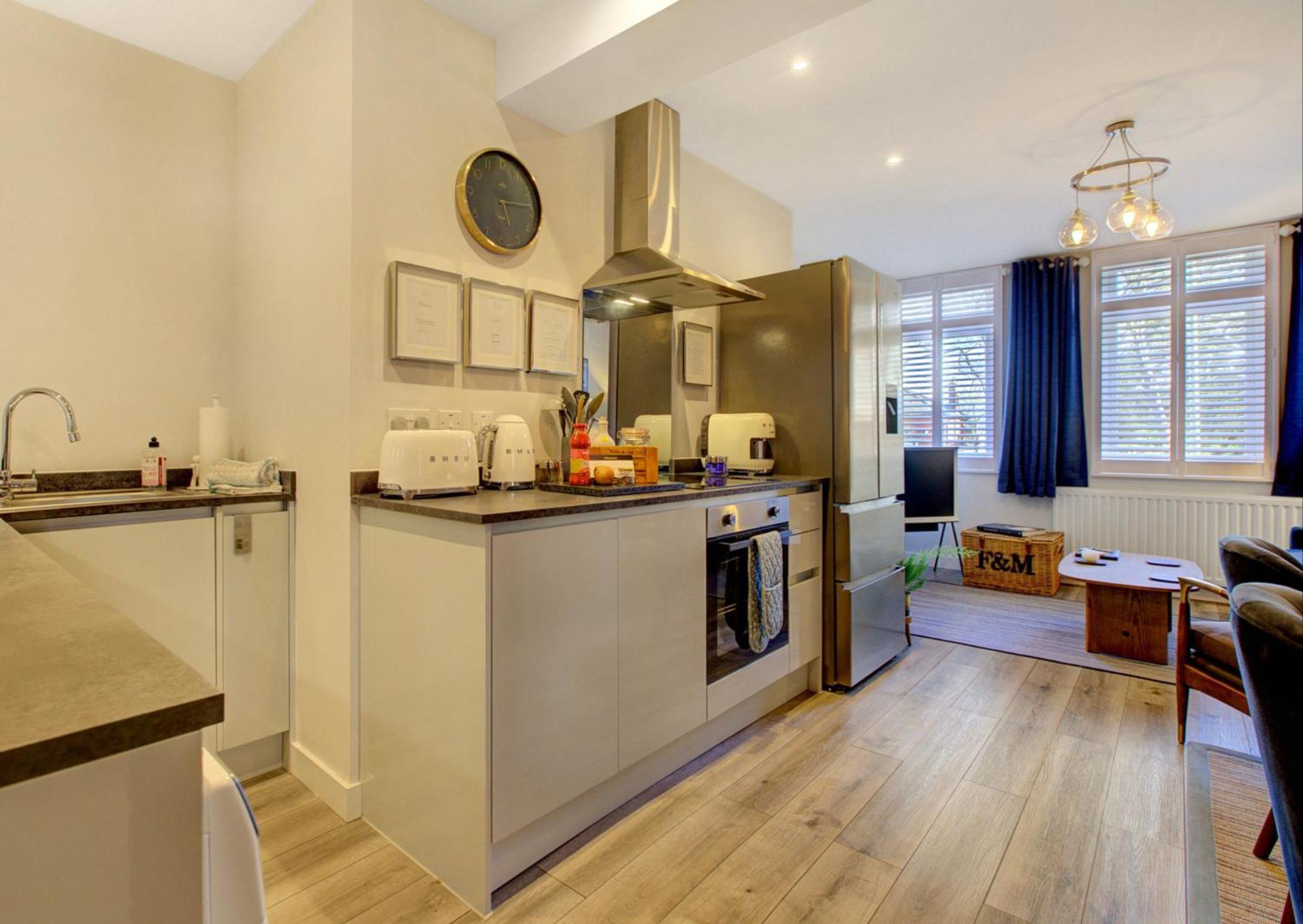 Stylish, Business Traveller Friendly Apartment, With Free Parking And Netflix ファーンバラ エクステリア 写真
