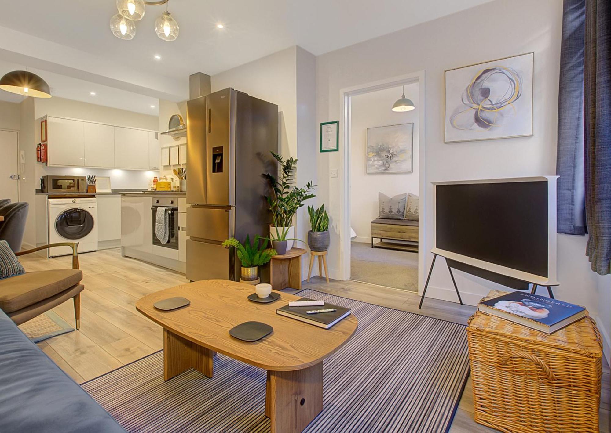 Stylish, Business Traveller Friendly Apartment, With Free Parking And Netflix ファーンバラ エクステリア 写真